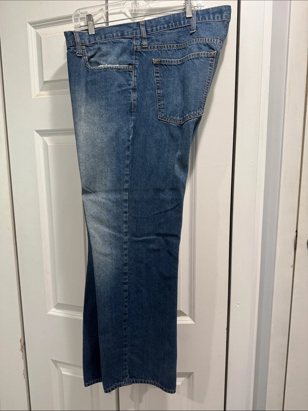 Old Navy Relaxed Fit Men's Jeans in Medium Blue Wash 42x32